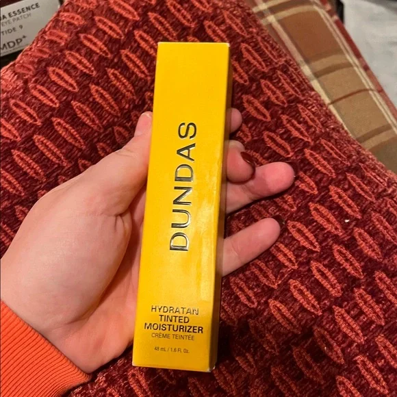 NEW DUNDAS Hydrating Tinted Moisturizer Lightweight Glow Bronzing Tint 1.6 oz - Picture 3 of 3